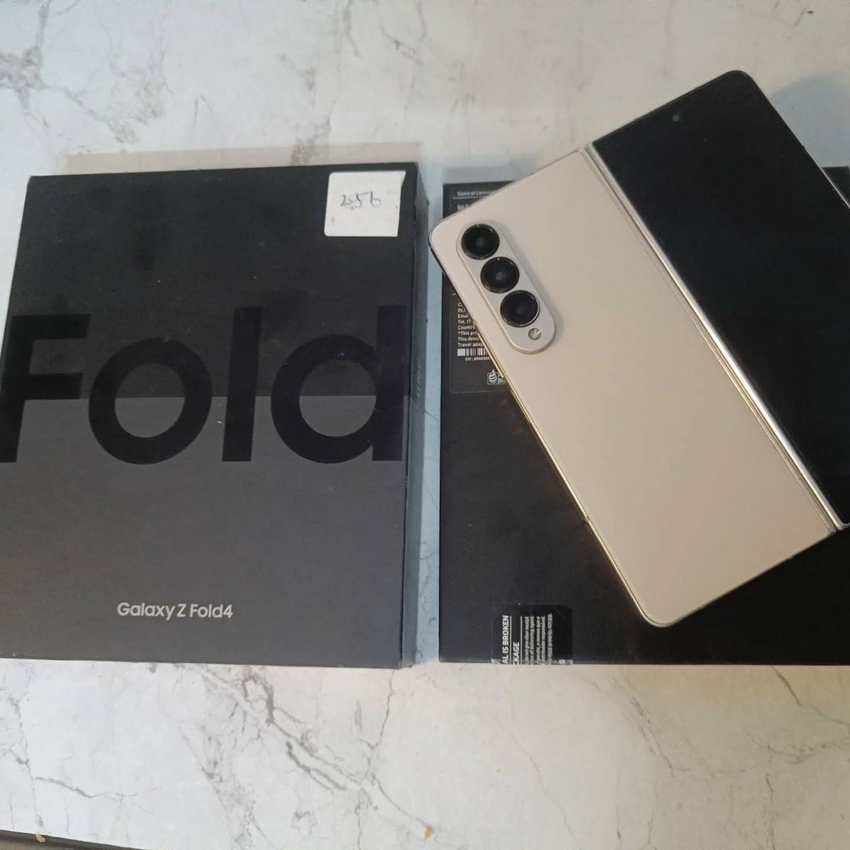 Samsung Galaxy Z Fold 4