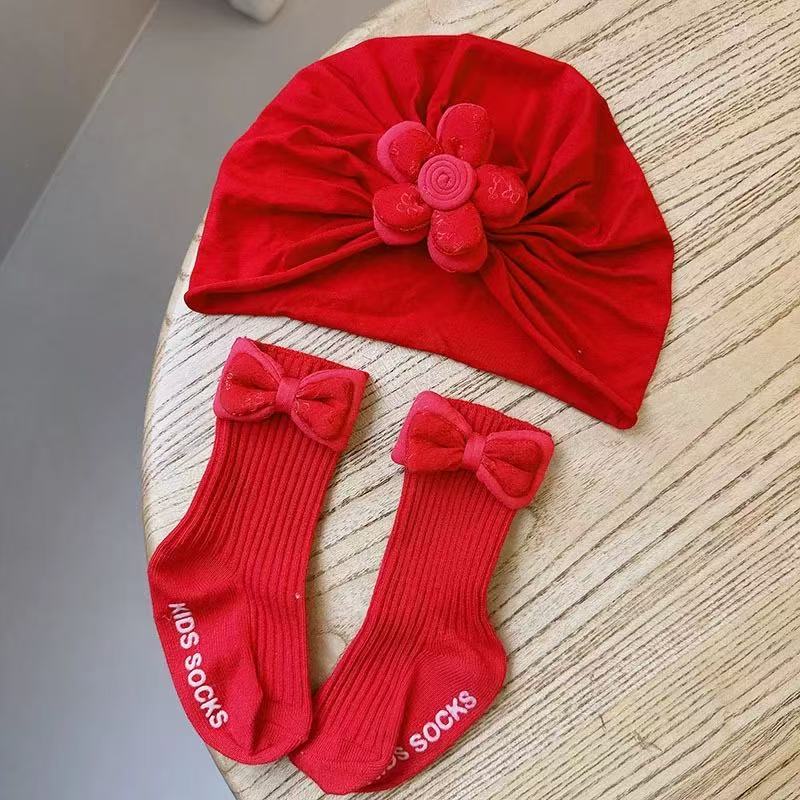 Baby hat and socks set